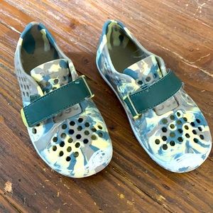 Kids Plae rubber water shoes/sandals